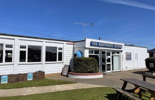 Heacham Cabin | 8 Guests - Swimming Pool - 1min to the Beach