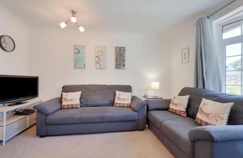 Looe House | 8 Hares Hollow