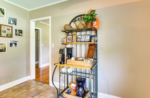 Seneca House | 8 Mi to Clemson: Peaceful Family Home w/Yard