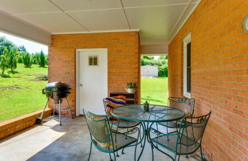 Seneca House | 8 Mi to Clemson Peaceful Family Home with Yard