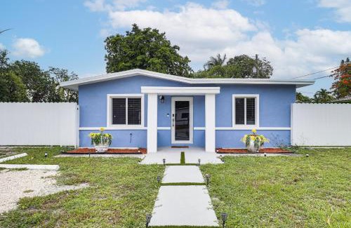 Seybold House | 8 Mi to Design District Miami Home with Yard