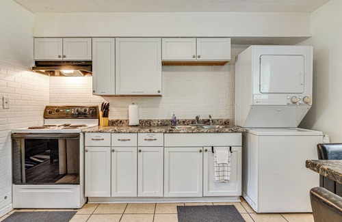 Indianapolis Cottage | 8 Mi to Dtwn Indianapolis: Family Home w/Yard!