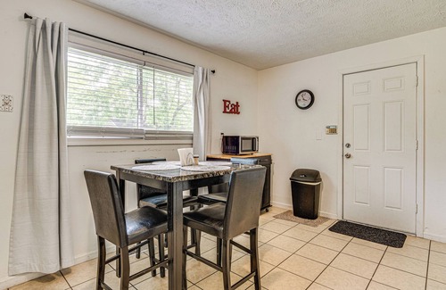 Indianapolis Cottage | 8 Mi to Dtwn Indianapolis: Family Home w/Yard!
