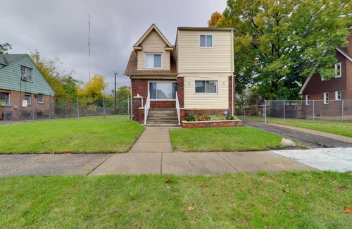 Detroit House | 8 Mi to Ford Field Detroit Getaway with Fireplace!