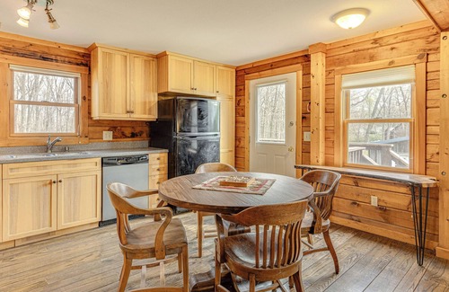 Unionville Cabin | 8 Mi to IU: Cabin w/Reading Nook, Fire Pit & Yard