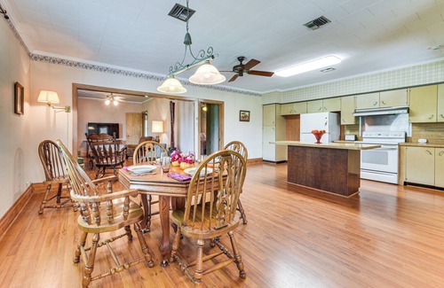 Broussard House | 8 Mi to Lafayette: Dog-Friendly Home w/Large Yard