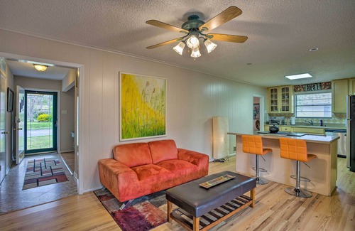Garland House | 8 Mi to Lake Ray Hubbard: Creekside Garland Home