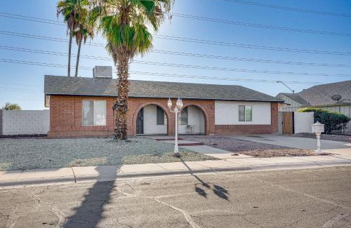 Phoenix House | 8 Mi to State Farm Stadium Glendale Home with Grill