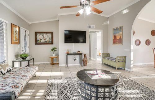 Phoenix House | 8 Mi to State Farm Stadium Glendale Home with Grill