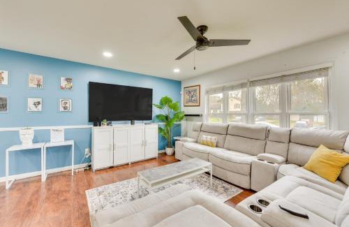 Charlotte House | 8 Mi to Uptown Home with Hot Tub in Charlotte!