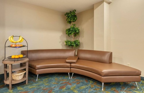 Biggar Hotel | 8 Miles Away from Fort Myers Beaches Family Room w/Kitchen and Free Parking
