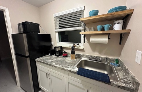 Hunt Club Apartment | 8 min from Lion Country Safari, peaceful apartment