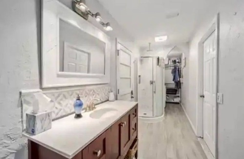 Fellowship House | 8 min from WEC! Adorable 2BR home with pool