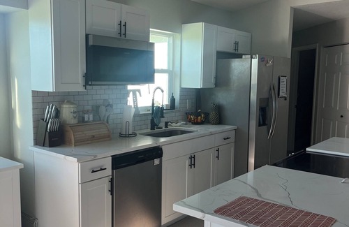Warm Mineral Springs House | 8 min walk to FL springs- 20 min drive to beach- fully stocked house w/ gym