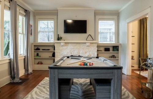 Evergreen House | 8 mins to Beale|Hot Tub|Pool Table |Fire Pit