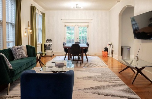 Evergreen House | 8 mins to Beale|Hot Tub|Pool Table |Fire Pit