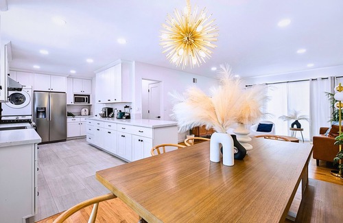 Fullerton House | 8 Mins to Disney: Sleeps 8 + Fire Pit + Laundry