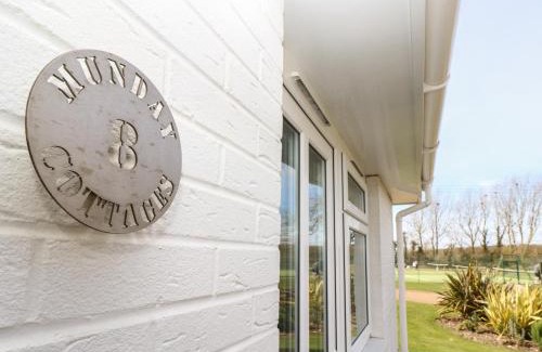 Yarmouth Apartment | 8 Munday Cottages