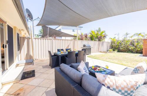 Anna Bay House | 8 Ocean Avenue - Pet Friendly, Wi-Fi, views and Aircon