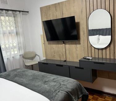 Athlone House | 8 on Lorenzo