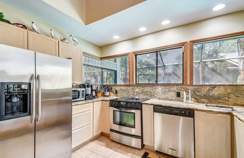 Oceanside House | 8 Oyster Catcher ~ Two Minute Walk to Beach PLUS Screened Pool!
