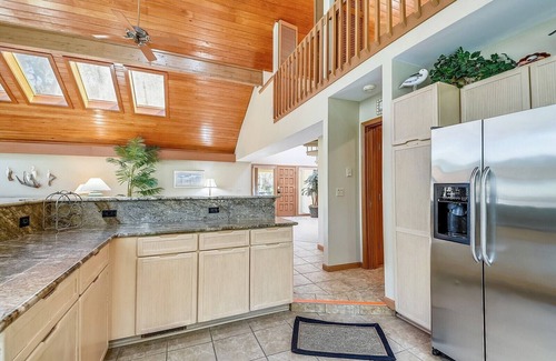 Oceanside House | 8 Oyster Catcher ~ Two Minute Walk to Beach PLUS Screened Pool!