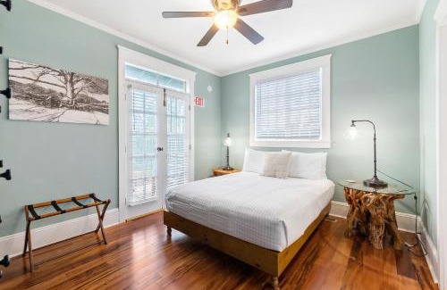 St. Augustine House | 8 Park- Dog Friendly Outdoor Oasis Mins to Beach