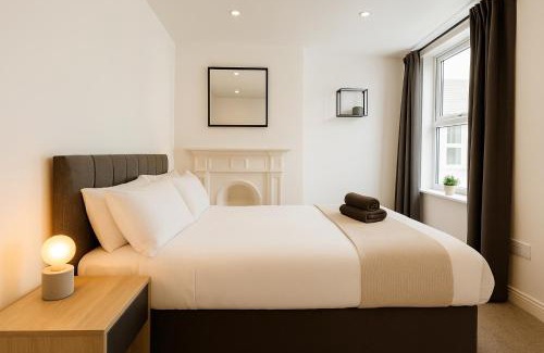 Cathays Apartment | 8 Person, 4 Bedroom Light, Warm & Modern Apartment