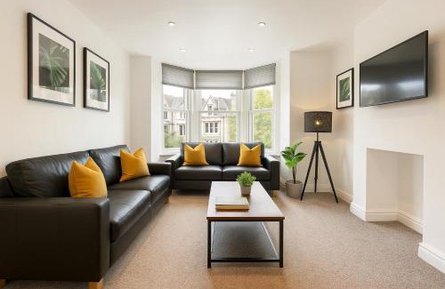 Cathays Apartment | 8 Person, 4 Bedroom Light, Warm & Modern Apartment