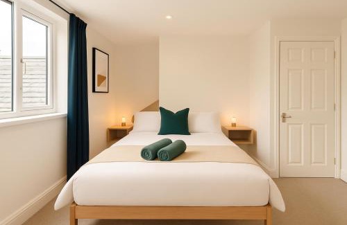 Cathays Apartment | 8 Person, 4 Bedroom Light, Warm & Modern Apartment