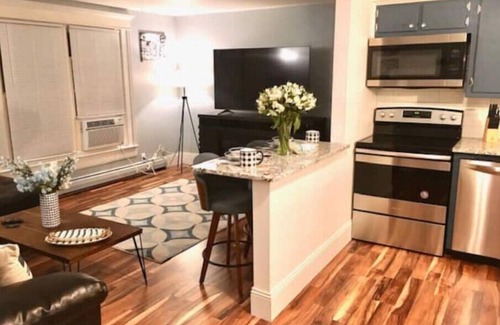 Green Bay Apartment | #8 Ritchie's Titletown Executive Suitesn