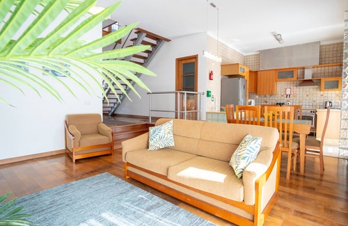 Nazare Villa | 8 Rodrigues Family House - Villa with patio