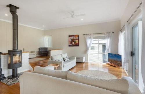 Kianga House | 8 Sunnyside Crescent Kianga