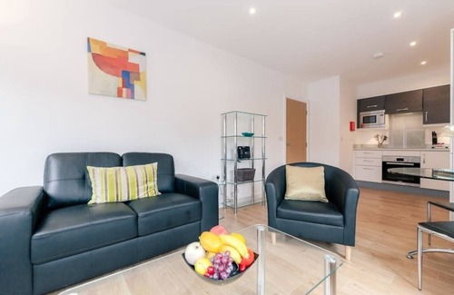 Leatherhead Apartment | 8 Swan House -Studio apartment