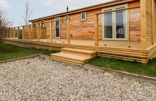 Looe Cabin | 8 VALLEY VIEW, family friendly, with hot tub in Lanreath