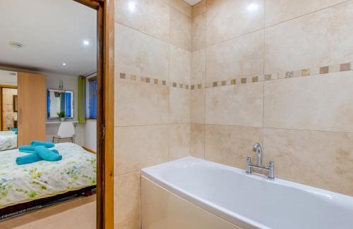 Roundham House | 8 Vista Apartments