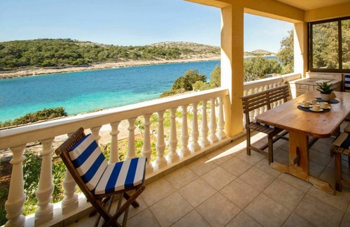 Zirje Other | 80 m² Accommodation ∙ 4 bedrooms ∙ 8 guests