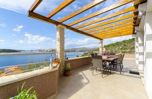 Rogoznica Apartment | 80 m² Apartment ∙ 3 bedrooms ∙ 6 guests