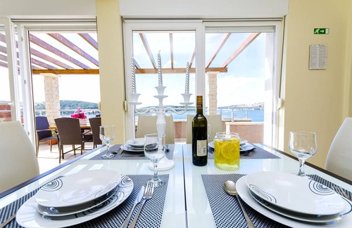 Rogoznica Apartment | 80 m² Apartment ∙ 3 bedrooms ∙ 6 guests