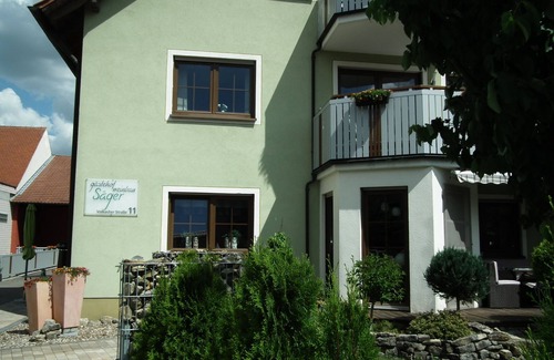 Nordheim a. Main Apartment | 80 qm Wohnung mit einem Schlafzimmer und Balkonterrasse