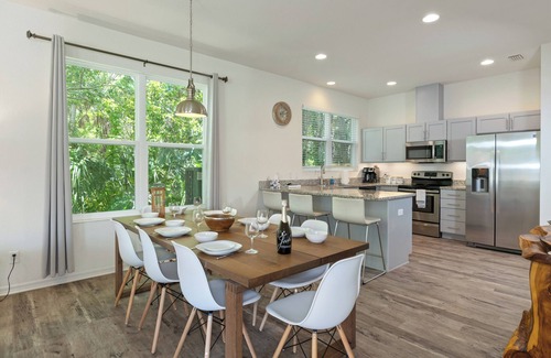 Homosassa Villa | 80 yards to water! Community pool, newly built, families welcome!