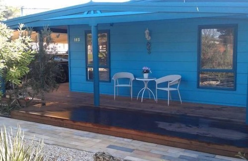 Portarlington House | 800 mtres from Dog friendly beach! 12 minute flat walk to beach. 1 minute by car