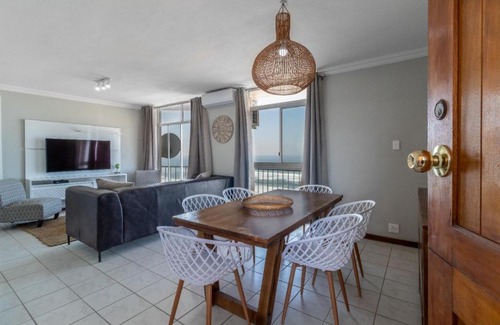 Amanzimtoti Apartment | 806 Beachfront