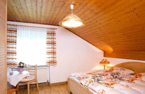 Geyersberg Apartment | 80qm-große Ferienwohnung mit 3 Schlafzimmern und Balkon