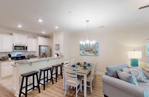 Murrells Inlet Apartment | 81 Del Ray Drive 2B 3 Bedroom condo with pool close to the Marshwalk