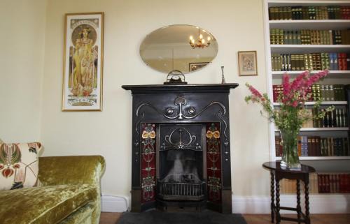 Cowbridge House | 81 Eastgate