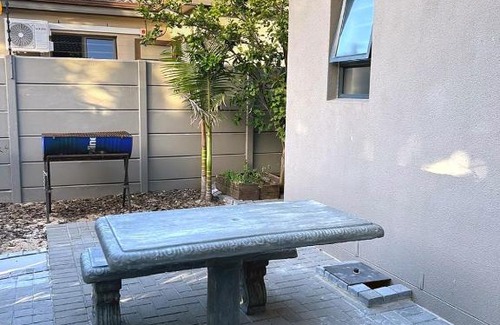 Parow House | 81 on Groenewoud