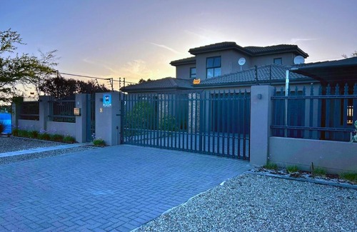 Parow House | 81 on Groenewoud