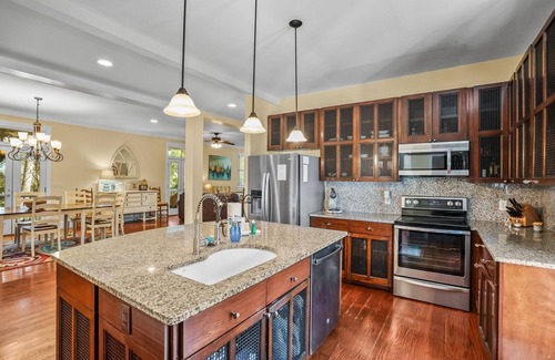 Saint Helena Island House | 813 Bonito Rd