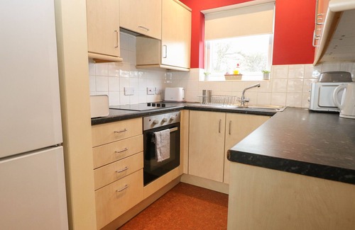 Corton Cabin | 82 WATERSIDE, pet friendly, character holiday cottage in Corton